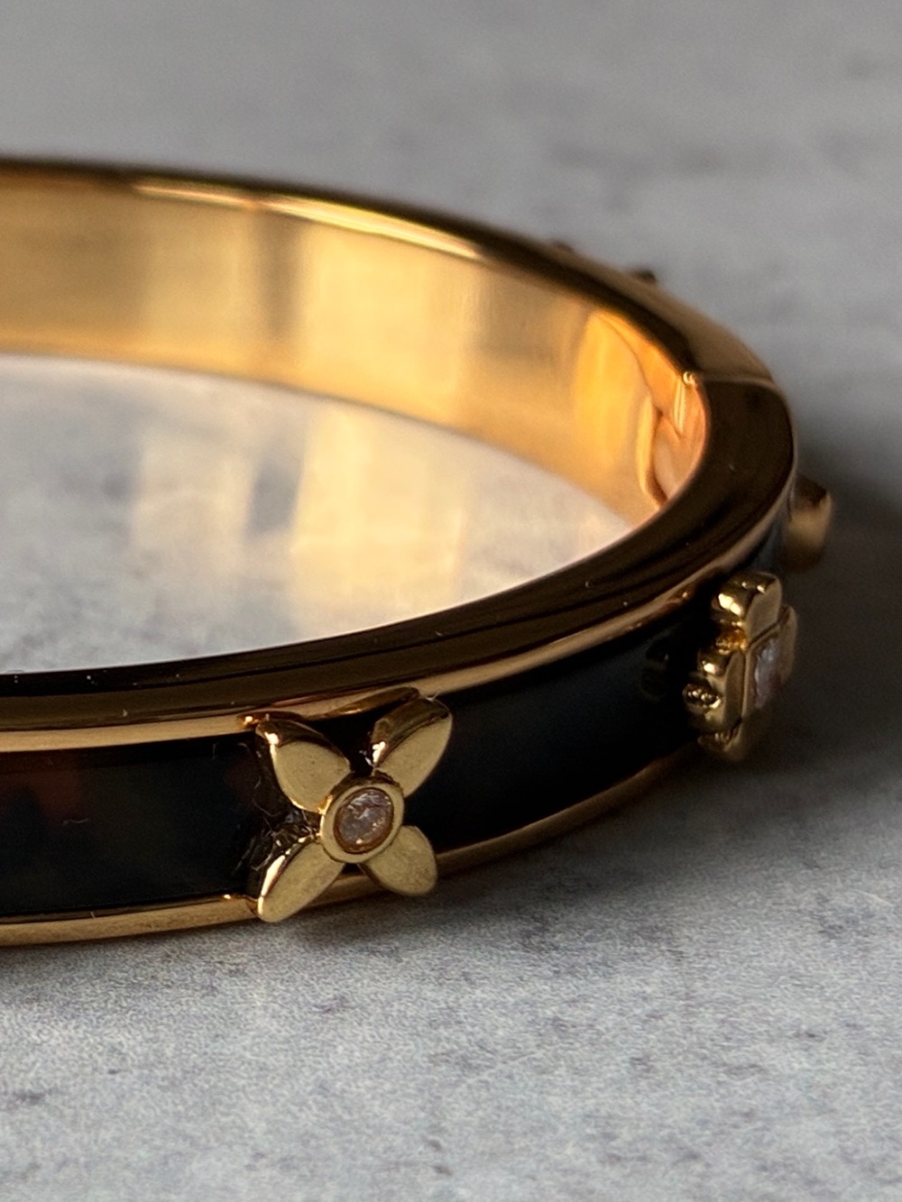 Kate Spade Tortoise Floral Crystal Hinged Bangle Bracelet NWT - Picture 8 of 8